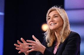 Agnes Evren On Dimanche En Politique - Paris