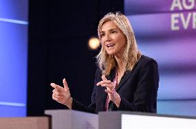 Agnes Evren On Dimanche En Politique - Paris