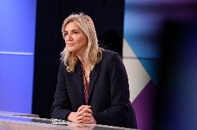 Agnes Evren On Dimanche En Politique - Paris