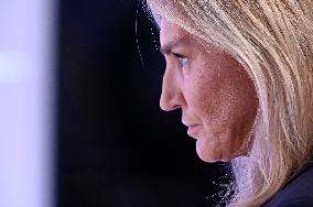 Agnes Evren On Dimanche En Politique - Paris