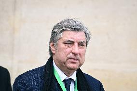 Emmanuel Macron welcomes Volodymyr Zelensky at the Elysee FA