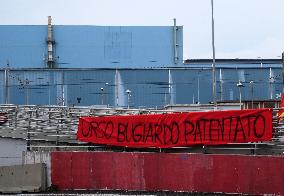 Steel Workers on Strike - Genoa