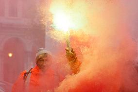 Docworkers protest in front of the Ministry of Transport - Rome