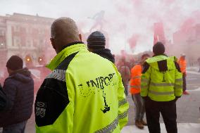 Docworkers protest in front of the Ministry of Transport - Rome