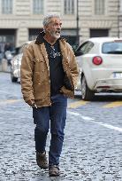 Mel Gibson Out - Rome