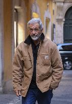 Mel Gibson Out - Rome