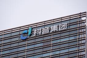 TikTok Group Building