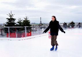 The Ice Rink At Galeries Lafayette - Paris