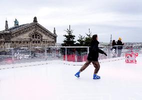 The Ice Rink At Galeries Lafayette - Paris