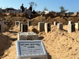 Unidentified War Victims Buried In Gaza