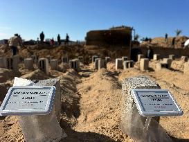 Unidentified War Victims Buried In Gaza
