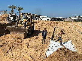 Unidentified War Victims Buried In Gaza
