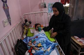 Palestinian Children Wait to Go Abroad to Receive Medical Treatment - Gaza