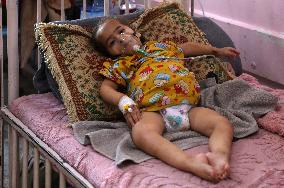 Palestinian Children Wait to Go Abroad to Receive Medical Treatment - Gaza