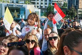 Cheering Crowds For Pope Leo XIV - Beirut