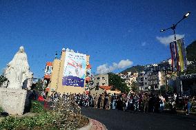 Cheering Crowds For Pope Leo XIV - Beirut