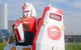 Pizzahut x Bandai Gundam Co-branded Robot Model