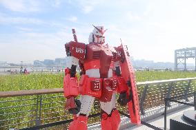 Rednote x Bandai Gundam Co-branded Red-painted Robot Mode
