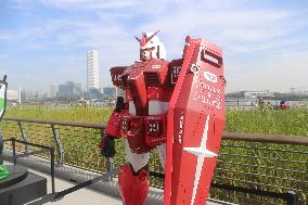 Rednote x Bandai Gundam Co-branded Red-painted Robot Mode
