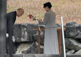 Japanese Princess Aiko visits imperial graveyard