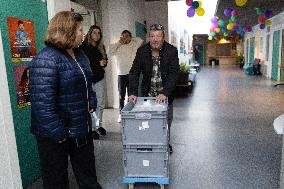 Stephanie Rist visits the Institute of Myology - Paris