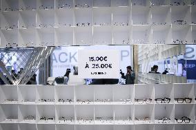 Opening of the discount eyeglasses shop Blacksheep - Paris AJ