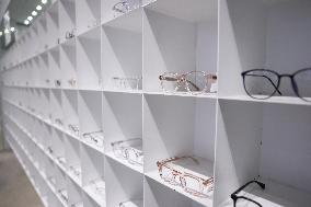 Opening of the discount eyeglasses shop Blacksheep - Paris AJ