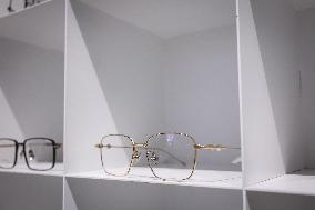 Opening of the discount eyeglasses shop Blacksheep - Paris AJ