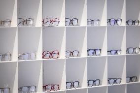 Opening of the discount eyeglasses shop Blacksheep - Paris AJ