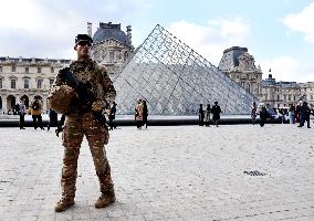 Security Measures At Louvre Museum - Paris
