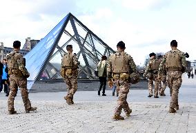 Security Measures At Louvre Museum - Paris