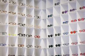 Opening of the discount eyeglasses shop Blacksheep - Paris AJ