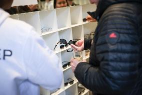 Opening of the discount eyeglasses shop Blacksheep - Paris AJ