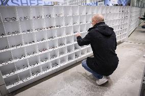 Opening of the discount eyeglasses shop Blacksheep - Paris AJ