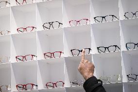 Opening of the discount eyeglasses shop Blacksheep - Paris AJ