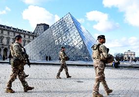 Security Measures At Louvre Museum - Paris