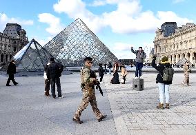 Security Measures At Louvre Museum - Paris