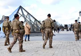 Security Measures At Louvre Museum - Paris