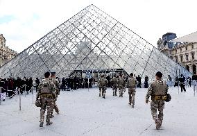 Security Measures At Louvre Museum - Paris