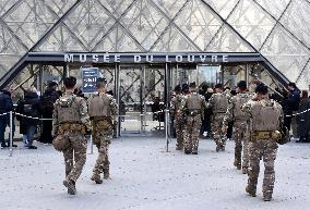 Security Measures At Louvre Museum - Paris