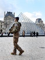 Security Measures At Louvre Museum - Paris
