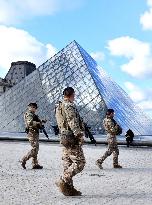 Security Measures At Louvre Museum - Paris