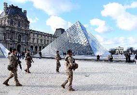 Security Measures At Louvre Museum - Paris