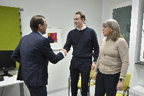 PRINCE DANIEL VISITS TRANSPLANTATION CLINIC