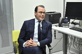PRINCE DANIEL VISITS TRANSPLANTATION CLINIC