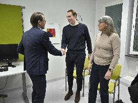 PRINCE DANIEL VISITS TRANSPLANTATION CLINIC
