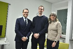 PRINCE DANIEL VISITS TRANSPLANTATION CLINIC
