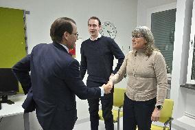 PRINCE DANIEL VISITS TRANSPLANTATION CLINIC