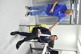 PRINCE DANIEL VISITS TRANSPLANTATION CLINIC