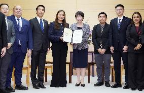 Japan PM meets ASEAN entrepreneurs